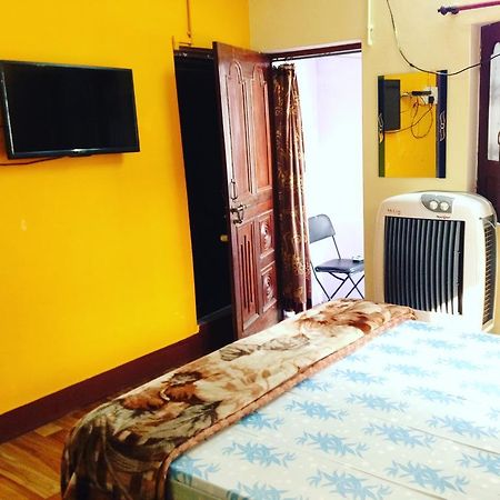 ורנאסי Paradise Inn Guest House מראה חיצוני תמונה