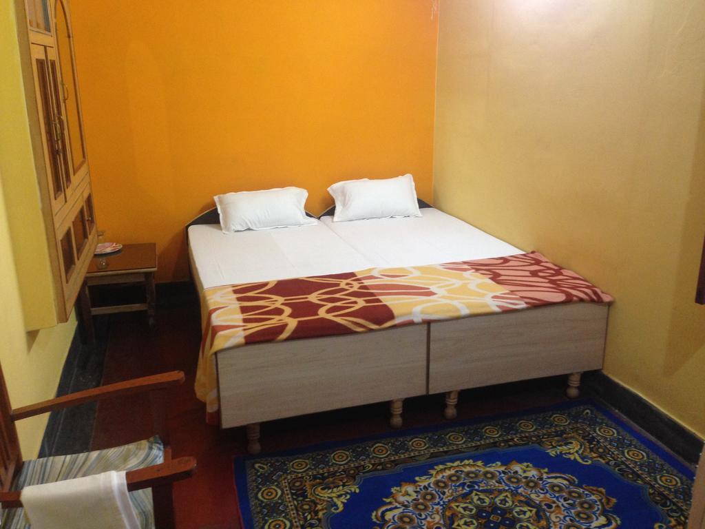 ורנאסי Paradise Inn Guest House חדר תמונה