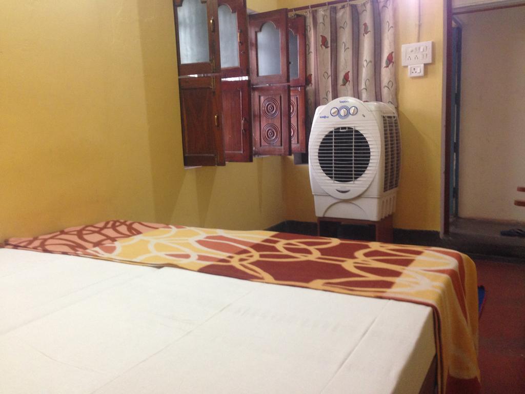 ורנאסי Paradise Inn Guest House חדר תמונה