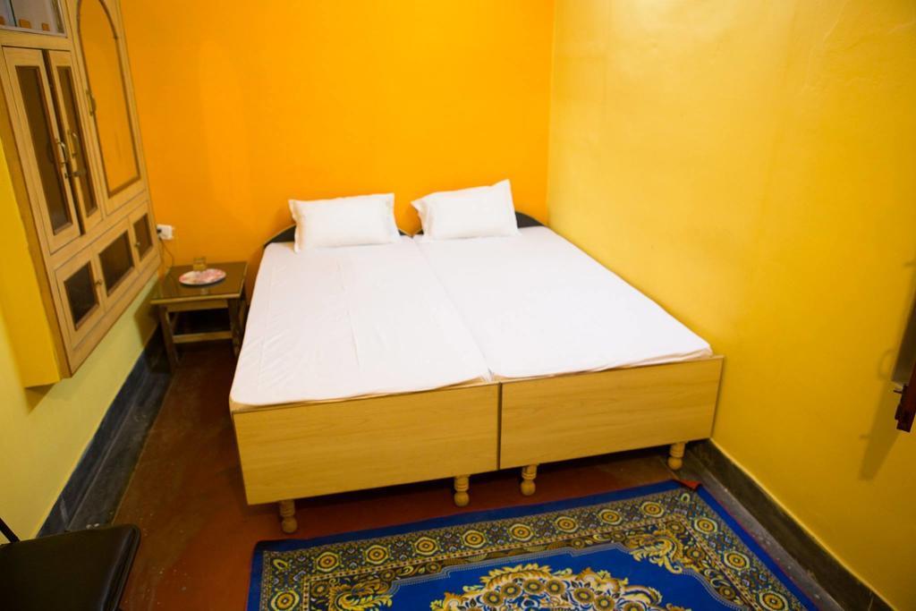 ורנאסי Paradise Inn Guest House חדר תמונה