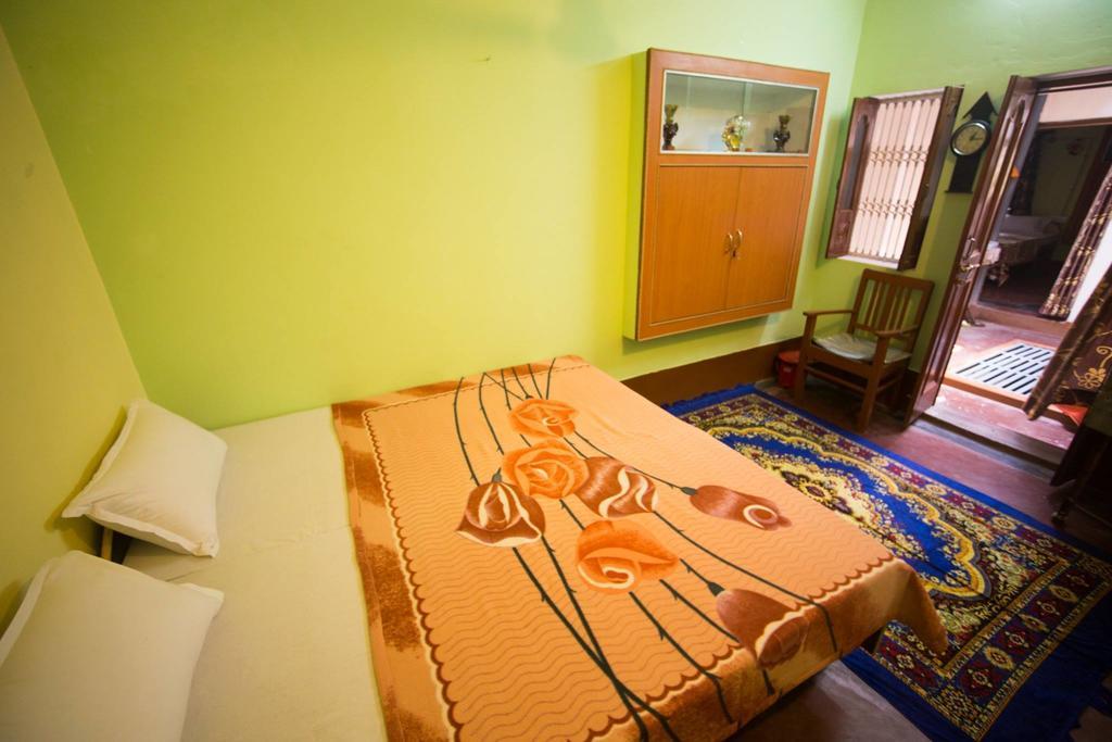 ורנאסי Paradise Inn Guest House חדר תמונה