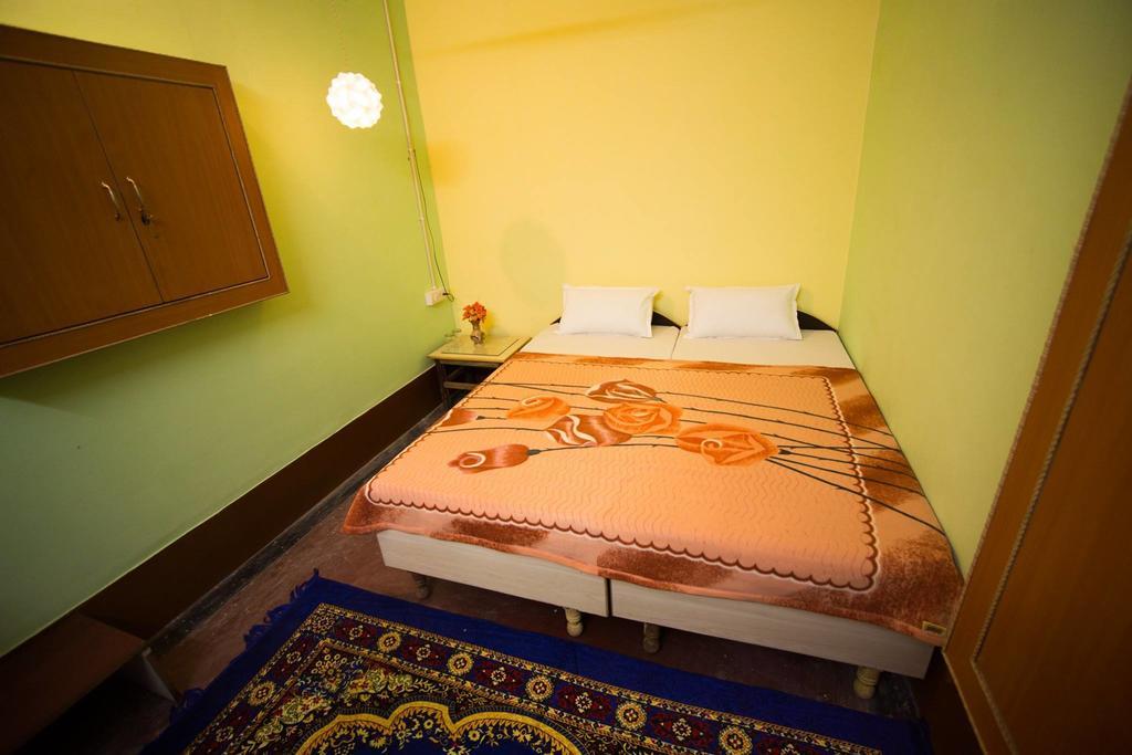 ורנאסי Paradise Inn Guest House חדר תמונה