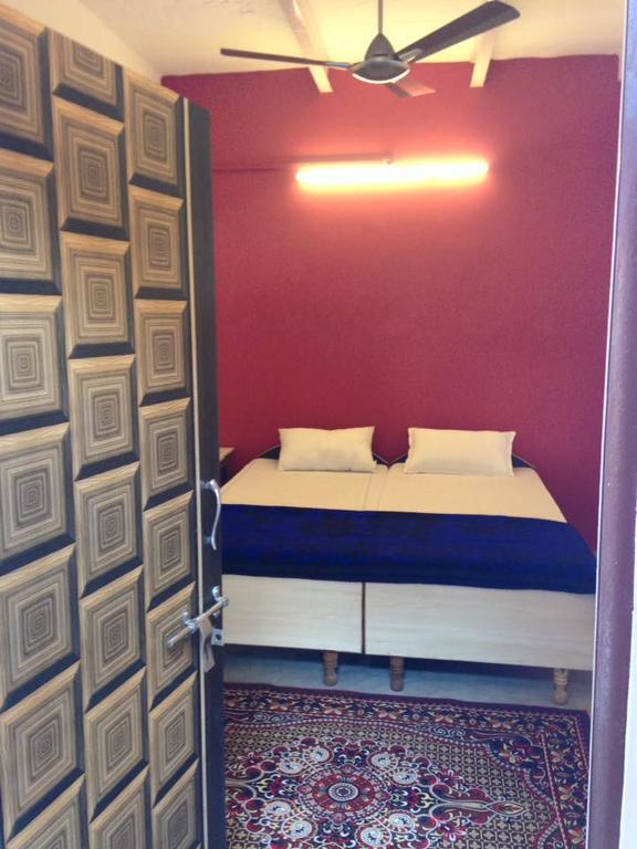 ורנאסי Paradise Inn Guest House מראה חיצוני תמונה