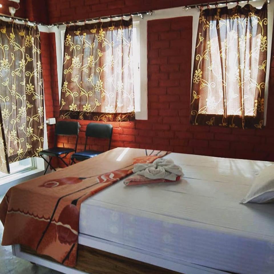 ורנאסי Paradise Inn Guest House מראה חיצוני תמונה